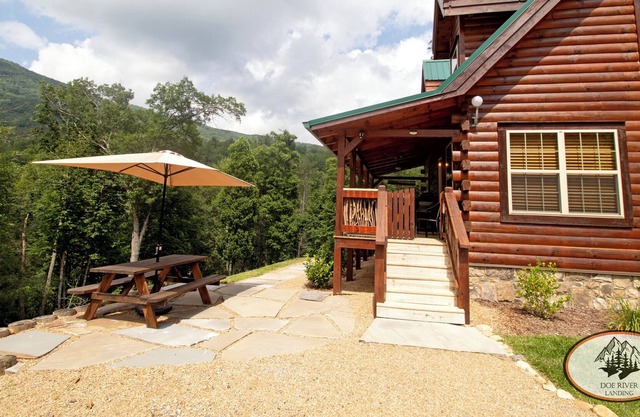 Experience the warm design and modern comfort of this gorgeous and private log cabin on Doe River