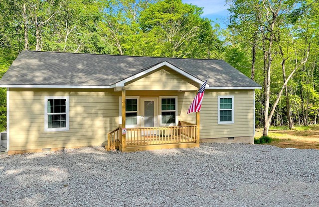 Experience this newly constructed home in the heart of Pickwick.