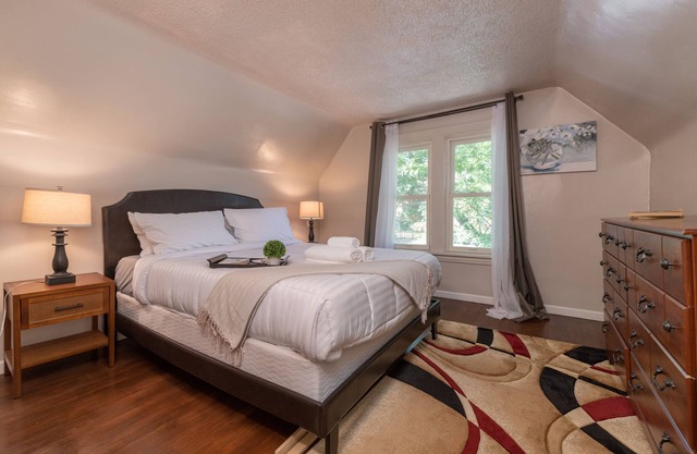 Experience Twin Cites, Spacious, Entire House