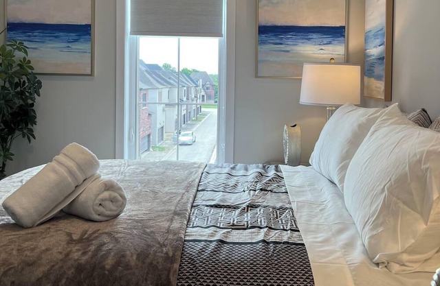 Experience Unforgettable Luxury Markham Townhouse Exquisite 6-Bedroom Getaway
