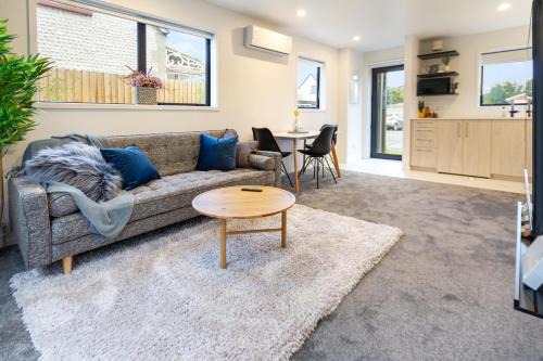 Explore Addington and CBD 1 bed w/carpark