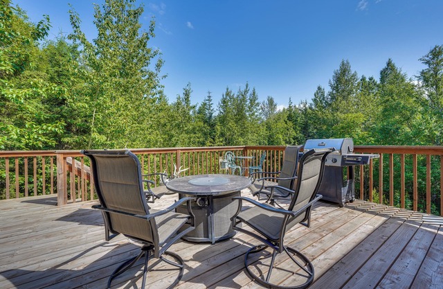 Explore Alaska: Woodsy Home w/ Deck in Palmer