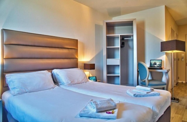 Explore Biarritz! Free Parking, Pet-Friendly Property Near Jardin Botanique!