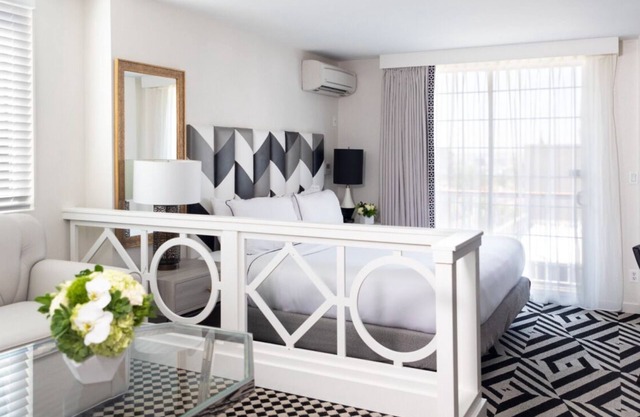 Explore Out of the Ordinary City in Modern Suite, Rooftop Pool, Pet-friendly!