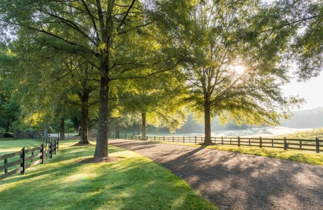 Explore Scenic Outdoors in 2 Cozy Cottages w/ Pool, Spa & Golf access