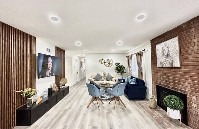 Explore Socal:8-Guest Chic Retreat Close to Disney, Beaches & Top OC Spots