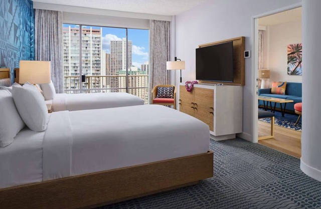 Explore Waikiki: Quiet Stay Near Iconic Beaches & Attractions! Kitchenette, Pool