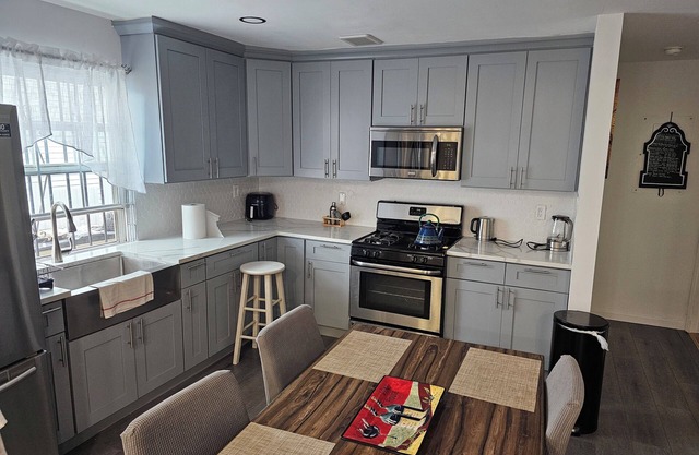 Expuiste, charming 2-bedroom apartment with AC, WiFi in beautiful ENY Brooklyn