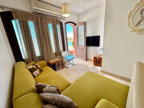Exquisite 1BR Chalet with Pool and Beach Front El Gouna