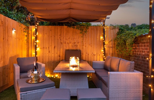 Exquisite Cardiff Apartments- with Garden Lounge & Games Room