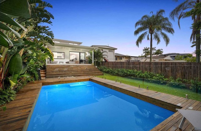 "Exquisite Family Home & Pool" - Scarborough Q 4020