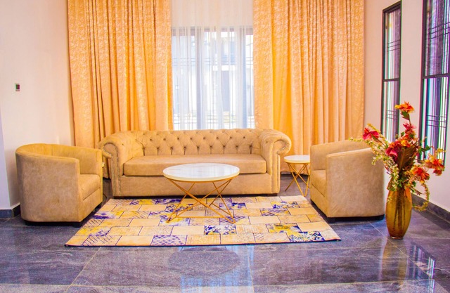 Exquisite Family size Villa with proximity to city center & entertainment park