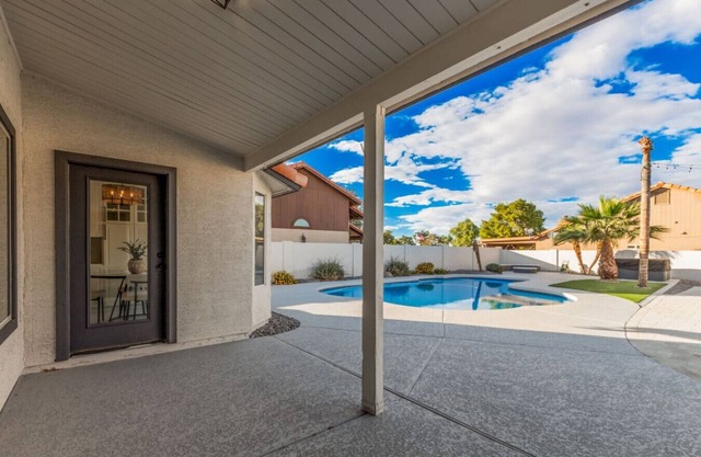 Exquisite Golf Course Home: A Cozy Getaway!