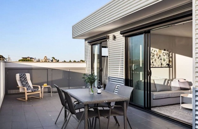 Exquisite Penthouse - True Indoor Outdoor Living