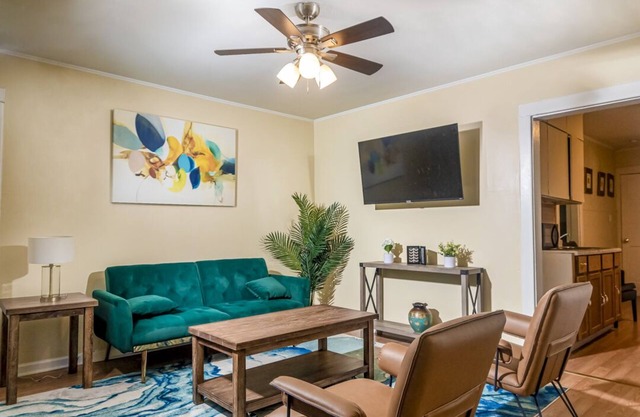 Exquisite Rogers Park 1bd/1bath Apt. Near Evanston