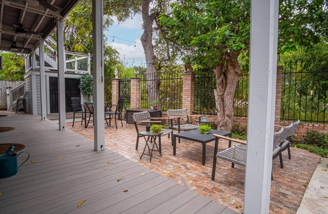 Exquisite Studio Guesthouse Near Downtown s Core
