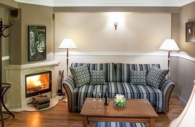 Exquisite Suite With Fireplace, Balcony And Spa