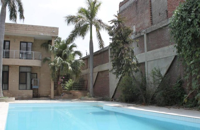 Exquisite Villa: 4 BR with Huge Pool, Gardens, Indoor Fireplace