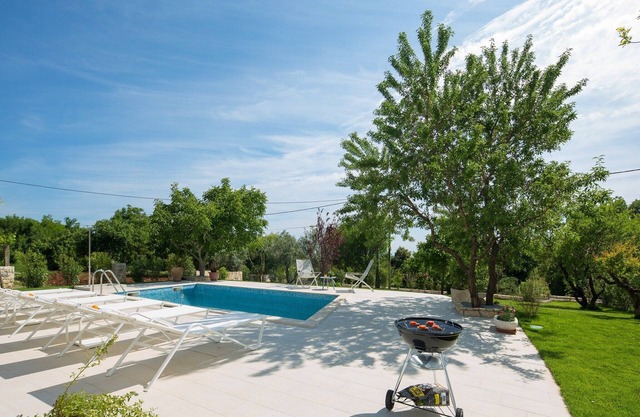 Ideal Villa en Stanišovi con Piscina