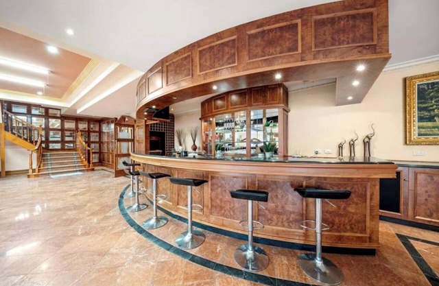 Exquisite Villa Living at 5 Swansfield Ct, Warrandyte - Shared Amenities Await!