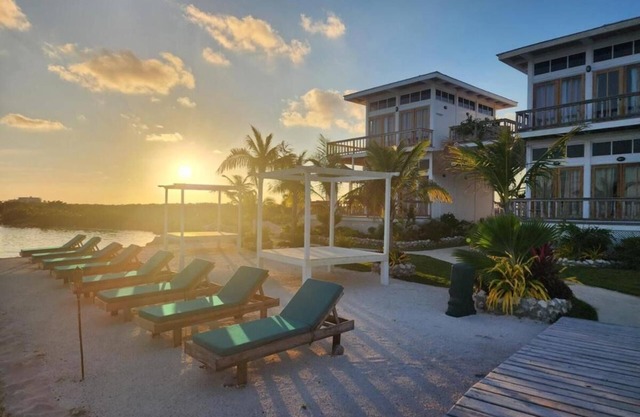 Exquisite Villa Retreat w/ Swimming Pool Near Marine Reserves for Whole Family!