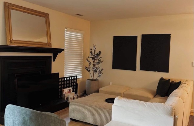 Extended Stay Getaway - Minutes to Beaches - Pet-Friendly + Central