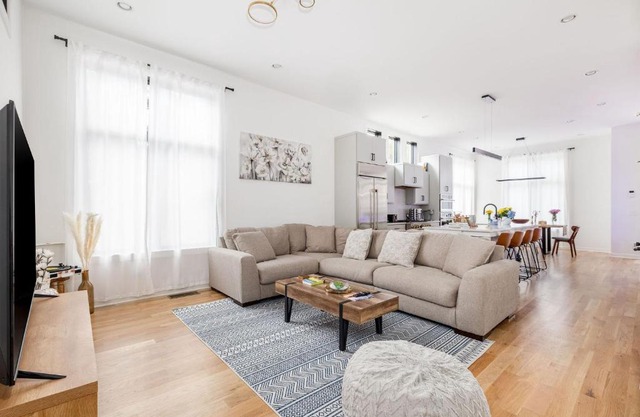 Extra Spacious 4 Bed/4.5 Bath Music Row Home