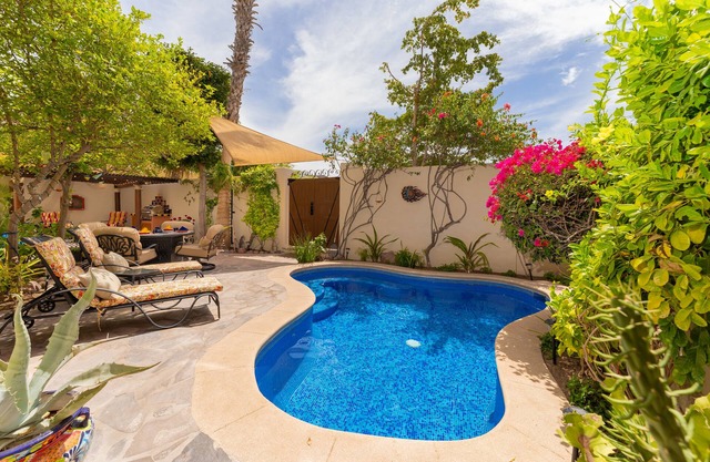 Extraordinary 3bedrooms home with private pool 2.5 Baths- 2 Bikes Available By Casago