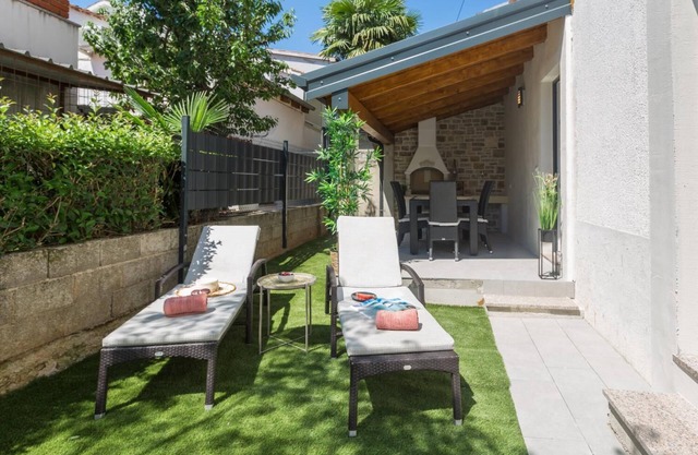 Extravagante apartamento a sólo 250 metros de la playa con balcón privado, barbacoa, WiFi