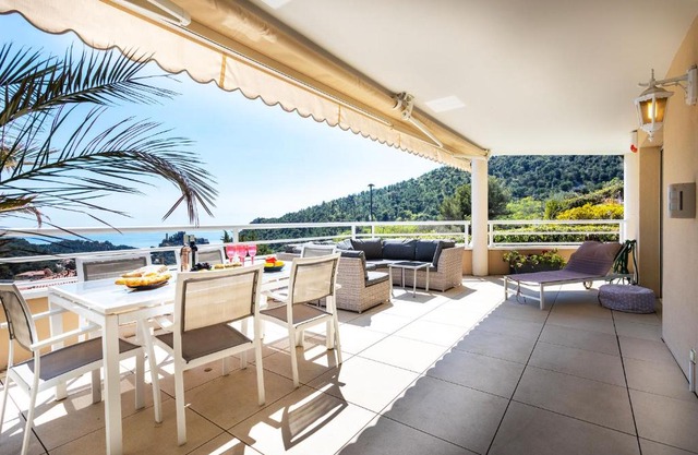 EZE VISTA AP4328 By Riviera Holiday Homes