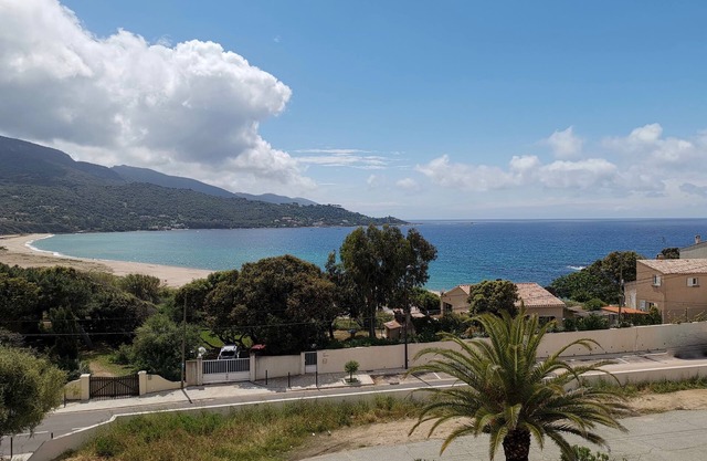 F2, aire acondicionado, vista al mar, a 100 m de la playa