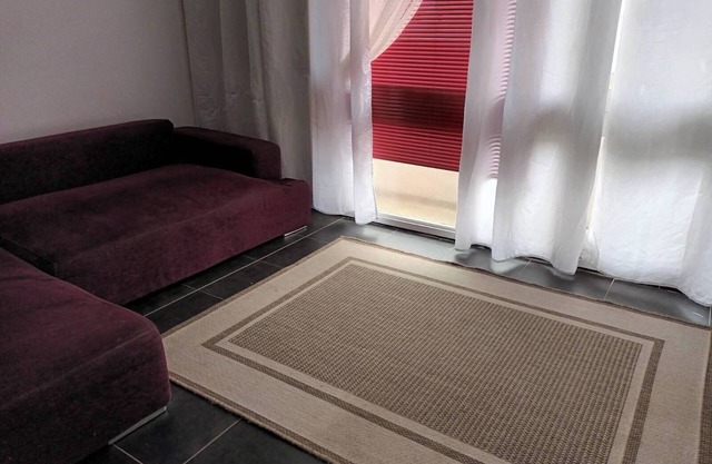 F2 apartment 50 meters from streetcar stop,