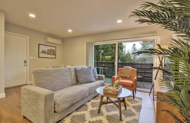 Fab Mountain View 1BR w/ Gym & Pool, nr University & Shops, by Blueground