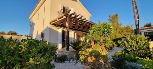 Fab Sea&Mountain View Villa Close to the beach
