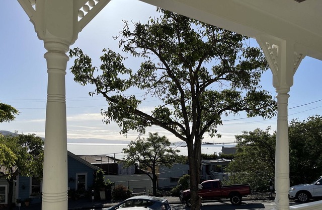 FAB VIEWS of San Francisco Bay with Spacious Porch!!!