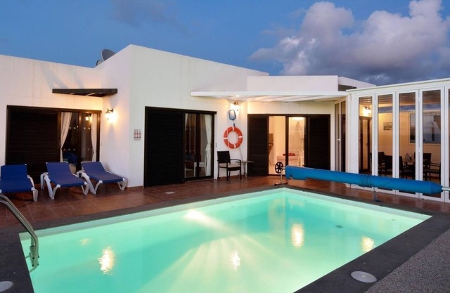 Fab Villa with great views, pool, garden, parking! Close to Papagayo beaches.