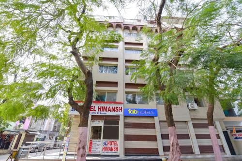 FabExpress Himansh - About a minute walk to Mahakaleshwar Jyotirlinga