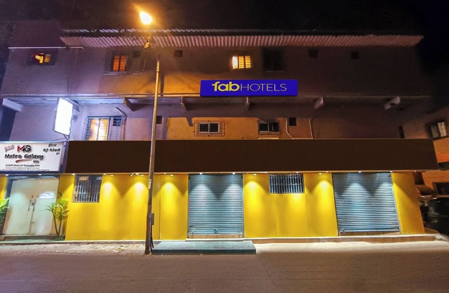 Fabexpress Metro Galaxy Inn