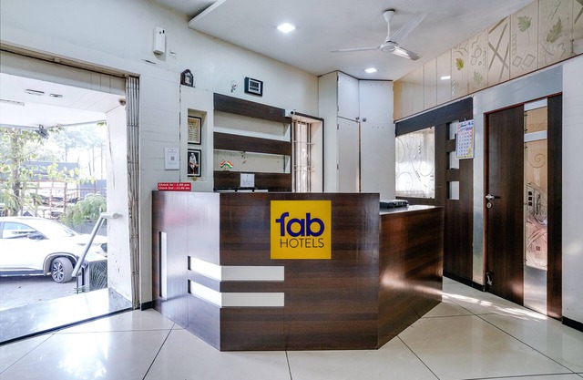 Fabexpress Shanti Inn