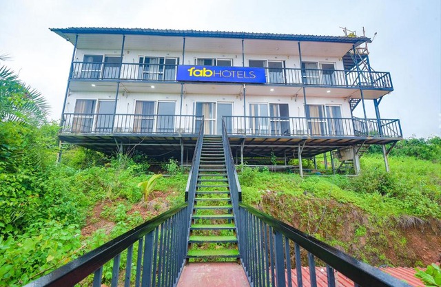 FabExpress Vincy Palace, Mandrem Beach