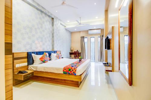 FabHotel 7th Crossing Malviya Nagar