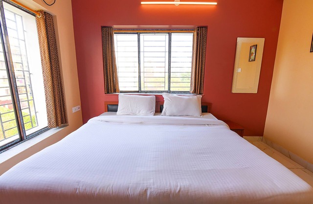 Fabhotel Amar Raj Inn