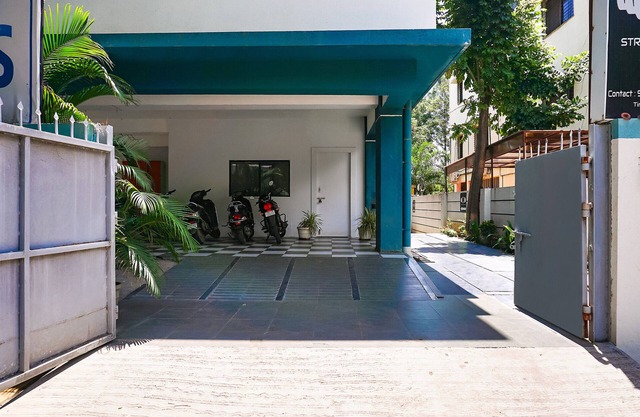 FabHotel Aura Homes
