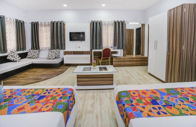 Fabhotel Bee Town