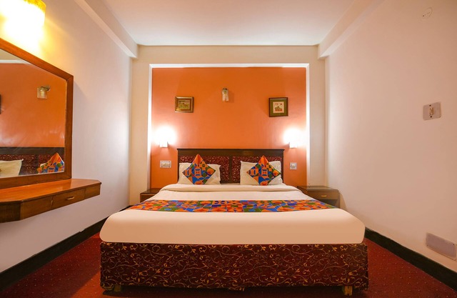 Fabhotel Chandra Palace