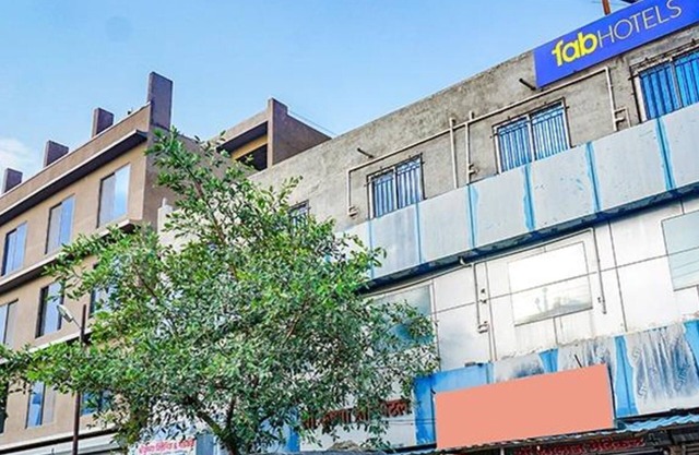 Fabhotel Classic Square