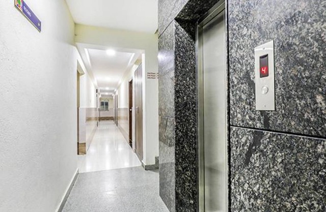 Fabhotel Comfort Inn