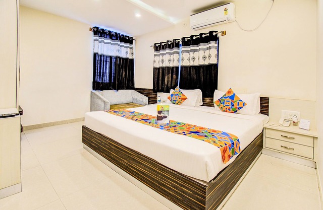 Fabhotel Corporate Crown
