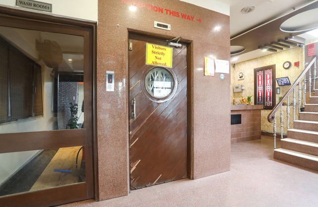 Fabhotel Dua Continental