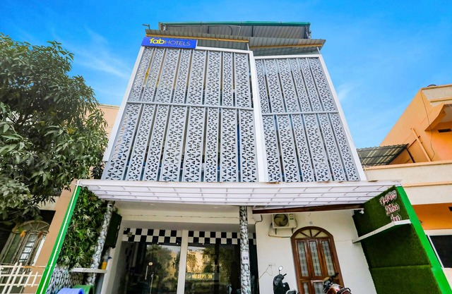 Fabhotel Duke Inn